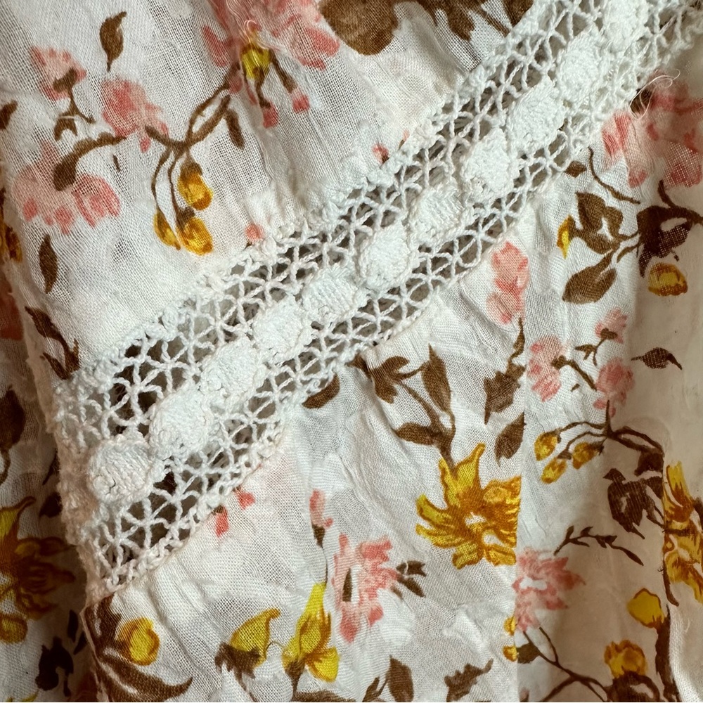 by Anthrolopogie Hester & Orchid Floral Lace Full Button Down Blouse Size Small - Picture 5 of 5